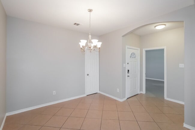Building Photo - 2113 Beacon Way