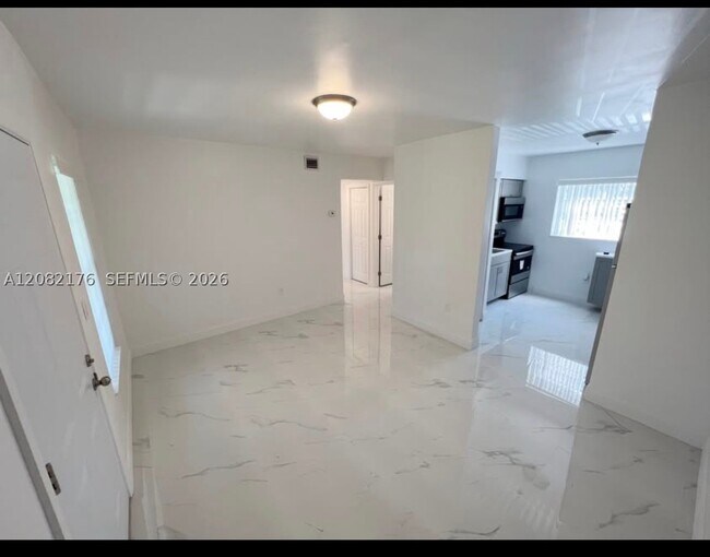 Building Photo - 752 NW 4th St