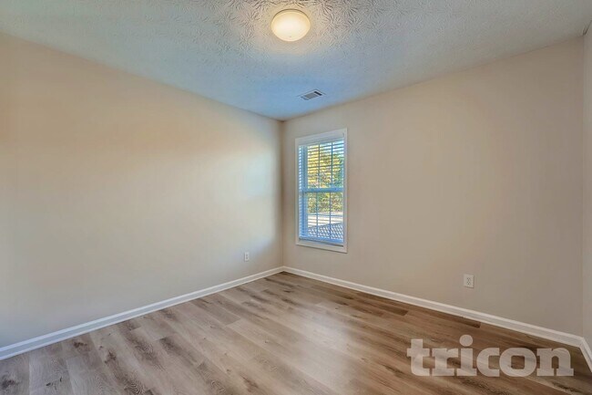 Foto del edificio - 1504 Riverglen Dr