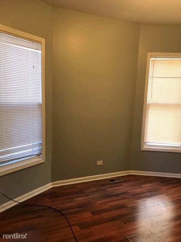 Building Photo - 3 br, 1 bath Apartment - 1520 E 71st St
