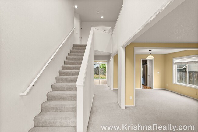 Building Photo - 4 BD* +Den 2.5 BA* Single Family Home in K...