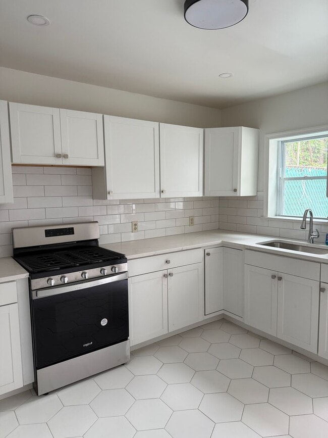 Building Photo - Newly Renovated 2-Bedroom House for Rent i...