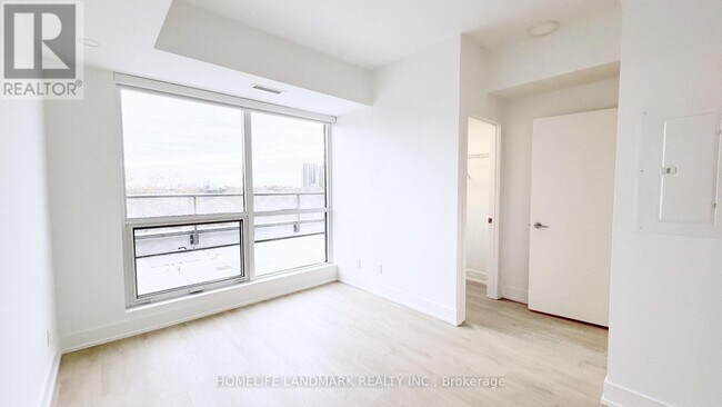 Photo du bâtiment - 181 Sheppard Ave E