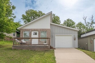 Building Photo - 134 S Woodsprings Dr