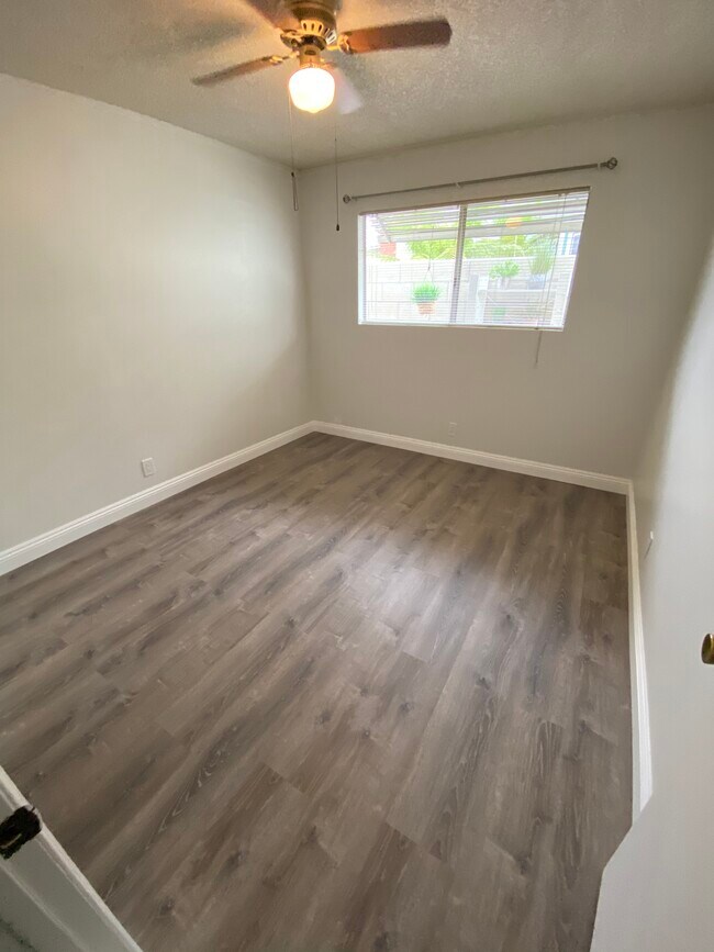 Building Photo - 8110 Comolette St
