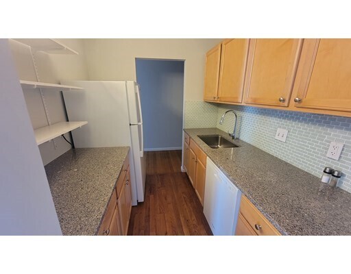 Building Photo - 1643 Cambridge St