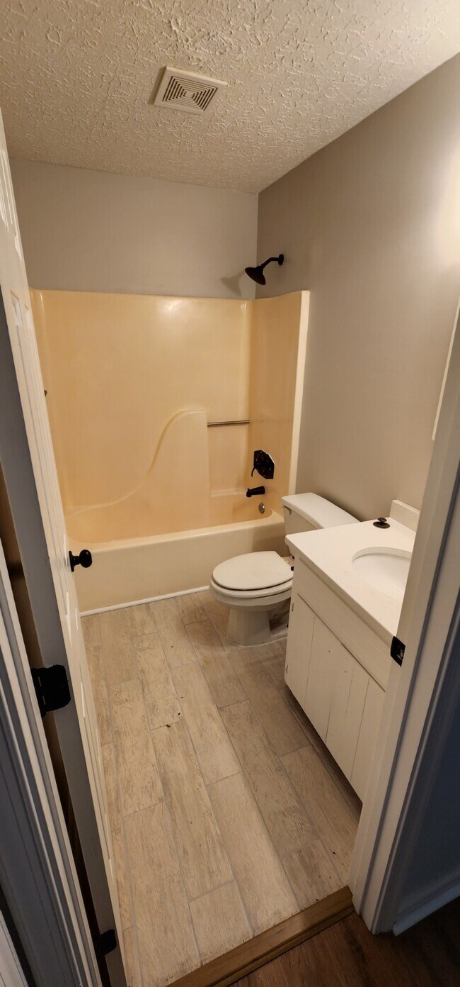 Foto del edificio - 102 Millwheel Ct