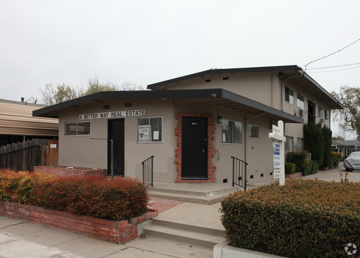 Primary Photo - 3640 N El Dorado St