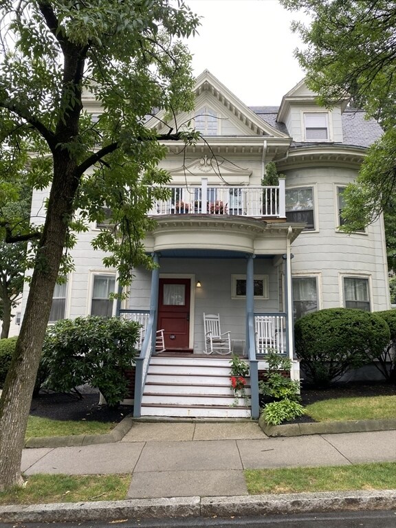 Building Photo - 131 Thorndike St