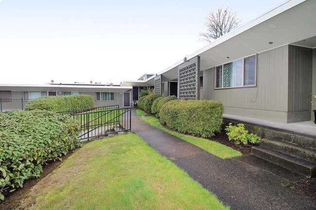 Photo - 3200-3236 SW Marigold St Apartment