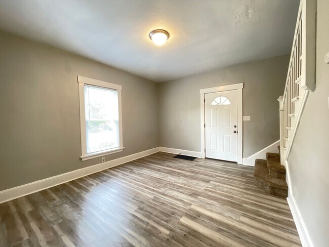 Foto del edificio - Home on Calumet:New Year, New Home: 50% Of...