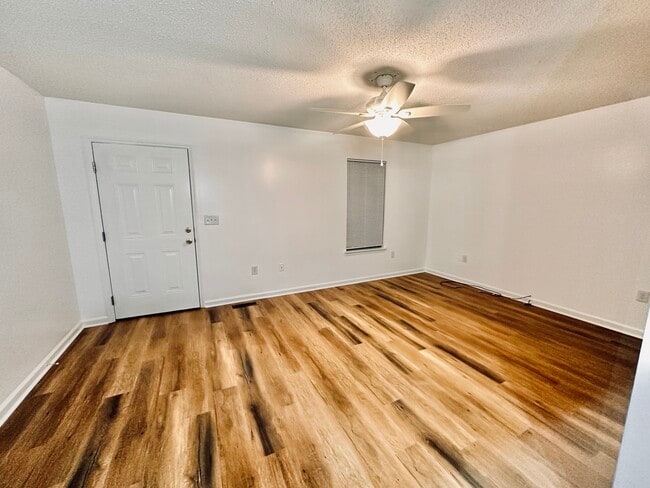 Building Photo - 505 Portage Ave