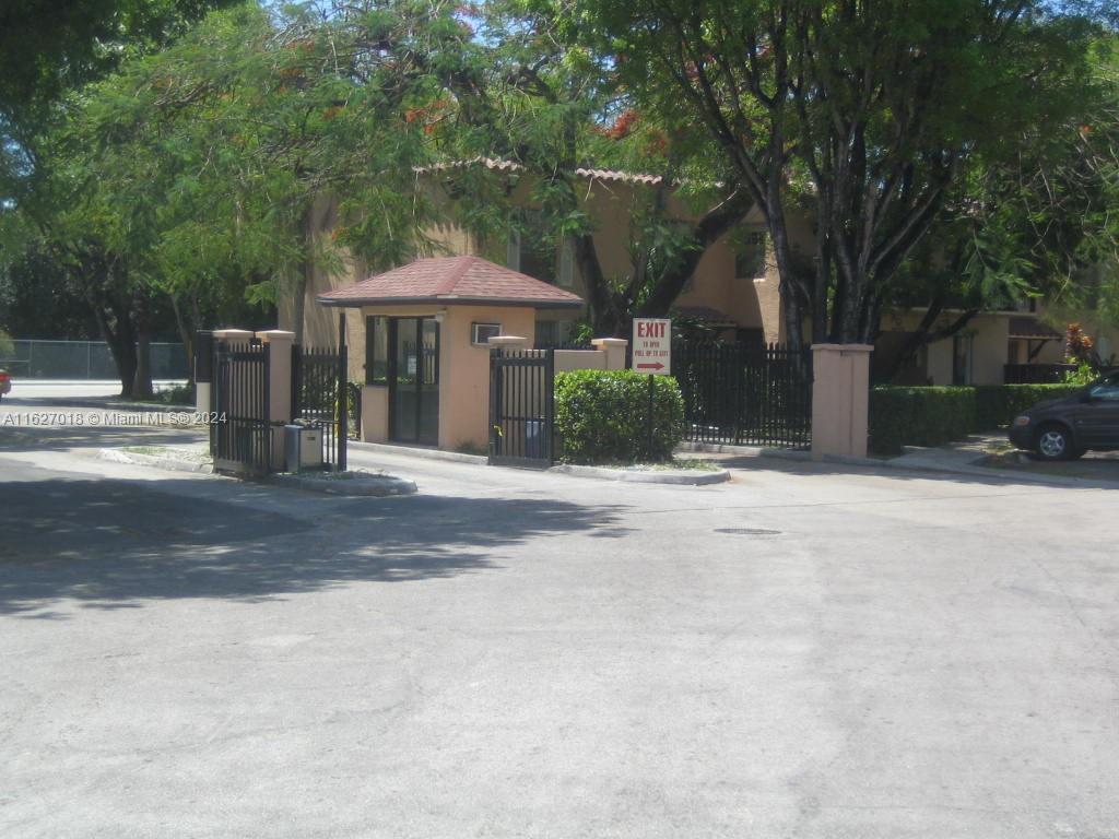 Foto del edificio - 10824 N Kendall Dr