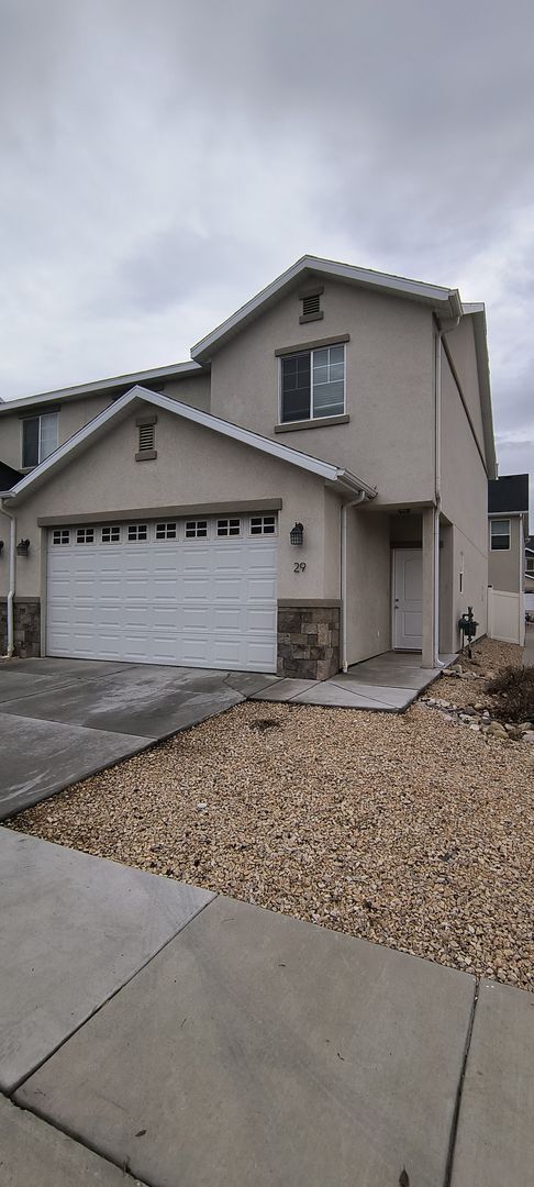 Building Photo - 173 E Fiddlers Canyon Rd