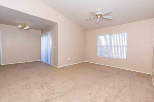Foto del edificio - Lovely 2-Bedroom Condo in the Tuscano Comm...