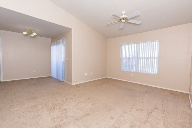 Building Photo - Lovely 2-Bedroom Condo in the Tuscano Comm...