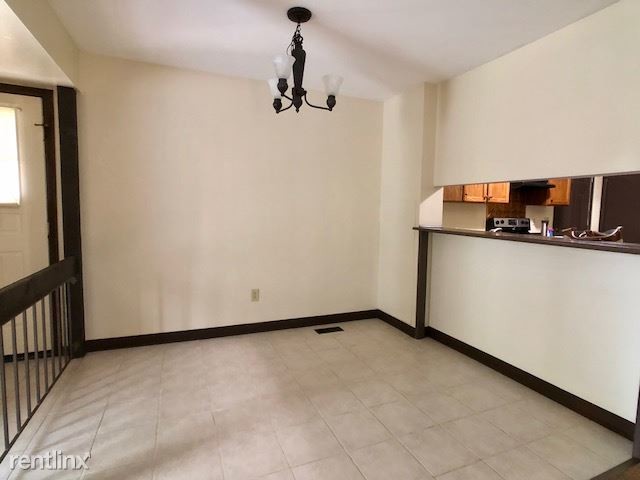 Building Photo - 3 br, 1.5 bath  - 2539 Lexington Ontario Rd