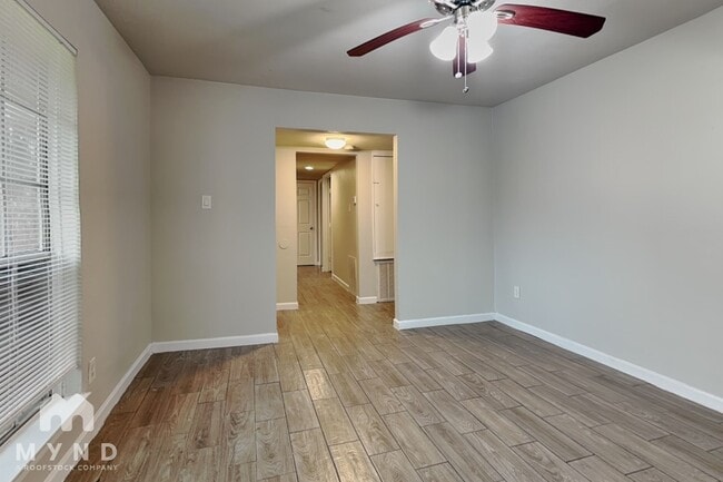 Foto del edificio - 4523 Bayou Vista Dr