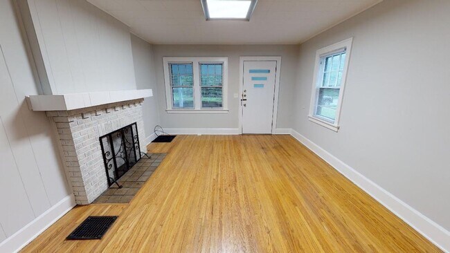 Foto del edificio - Beautiful 3 Bedroom 2 FULL BATH Clintonvil...