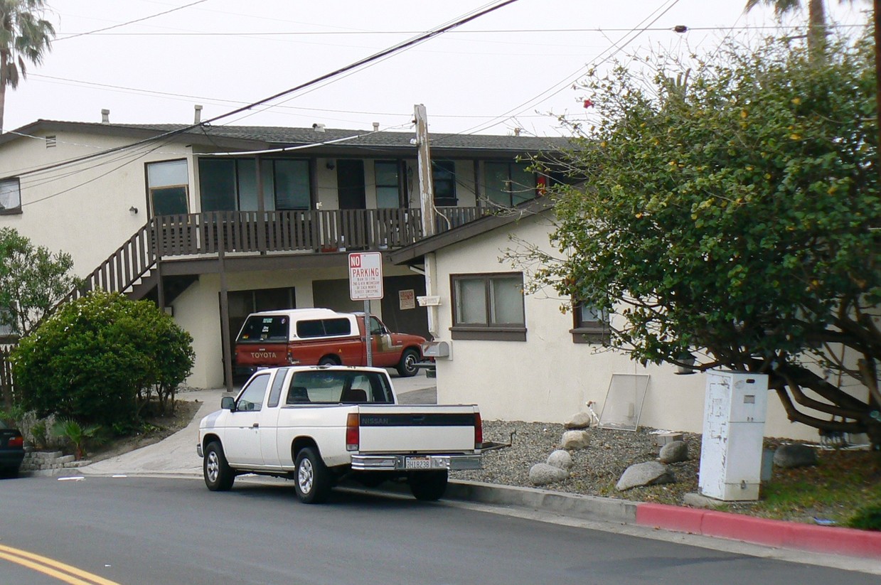 Building Photo - 301 Avenida Del Mar