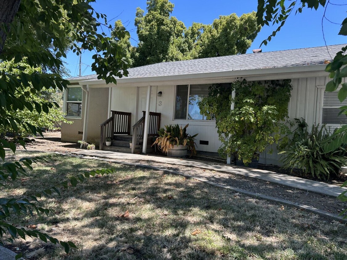 Foto principal - Charming 3-bedroom, 2-Bathroom Benicia Home