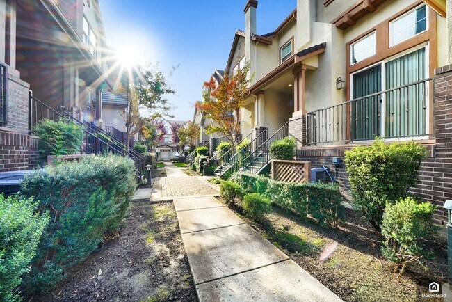 Building Photo - 1028 Amber Ter