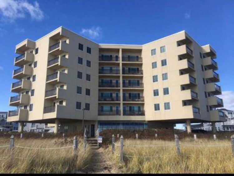 Vista del edificio desde la playa - 1 Cleaves St