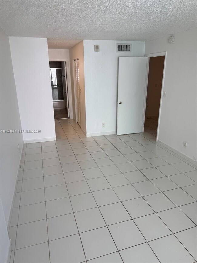 Building Photo - 2903 N Miami Beach Blvd