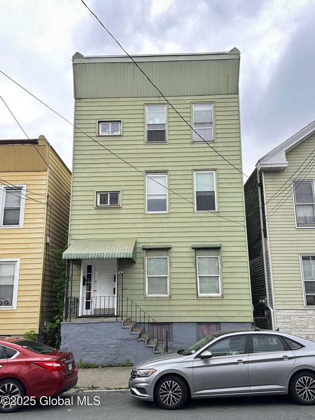 Primary Photo - 129 Main St