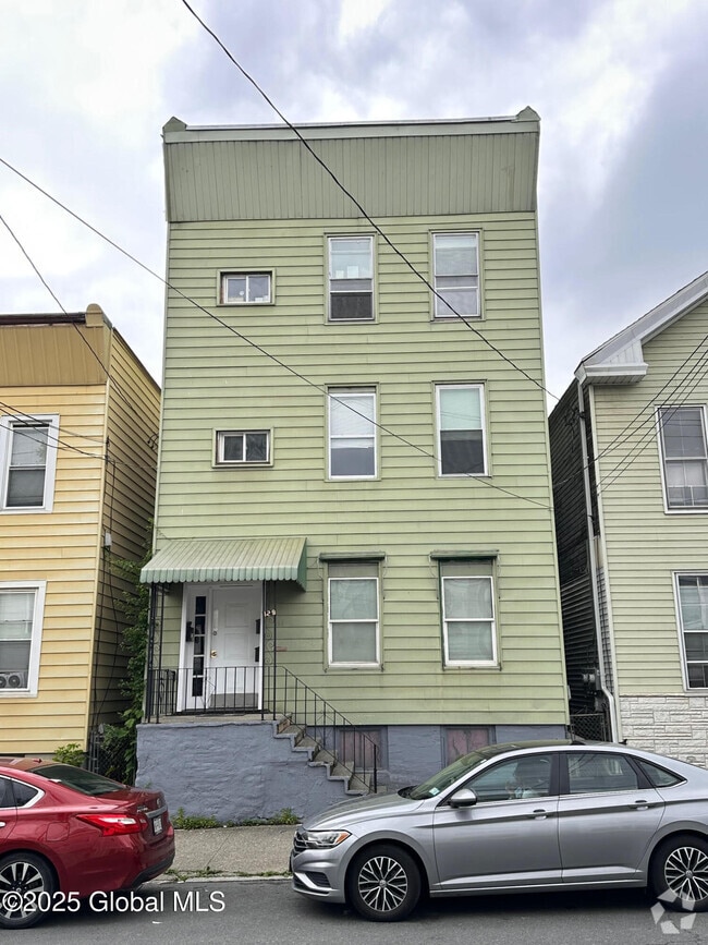 Building Photo - 129 Main St