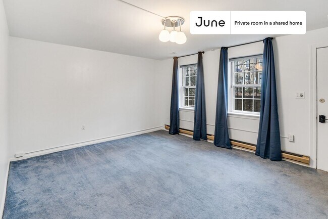 Foto del edificio - Private bedroom in 7 bed/3.5 bath Home