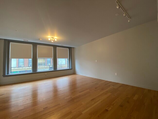 Building Photo - 145 Munroe St