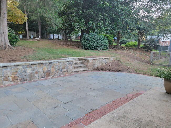 Foto del edificio - 2010 Brookdale Ave