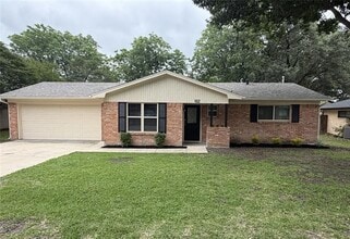 Building Photo - 102 Cherokee Ct