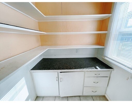 Building Photo - 29 Craigie St