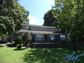 Building Photo - 736 Greenland Dr