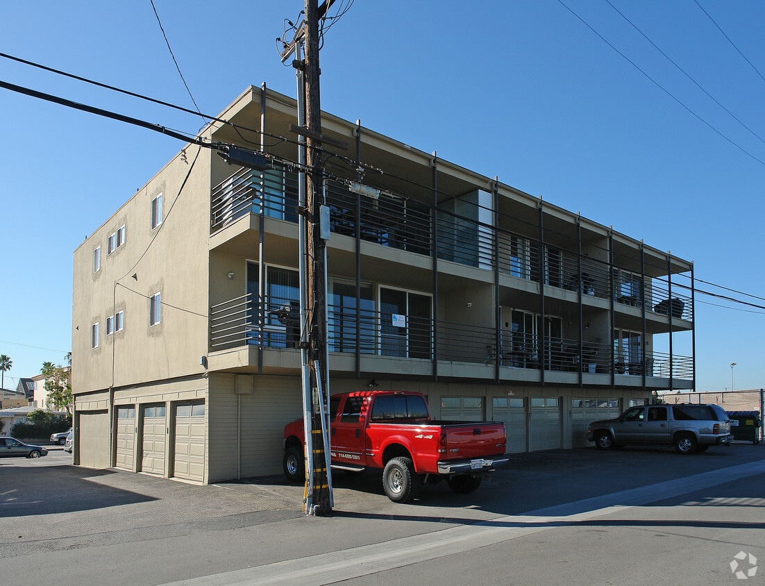 Building Photo - 1510 W Balboa Blvd