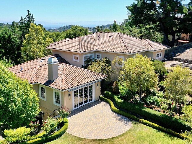 Foto del edificio - 1615 Wedgewood Dr
