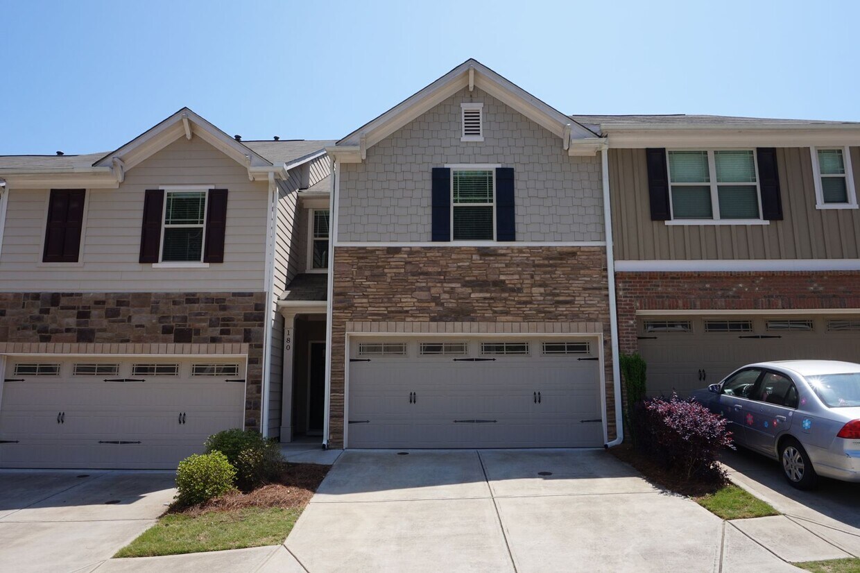 Primary Photo - Rare 3 bed 2.5 bath Townhome located in Wo...