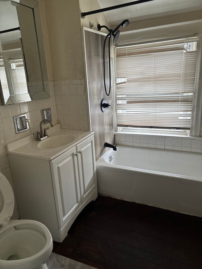 Foto del edificio - 2 bed 1 bath single family