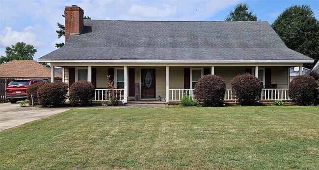 Foto del edificio - 738 Summer Ln