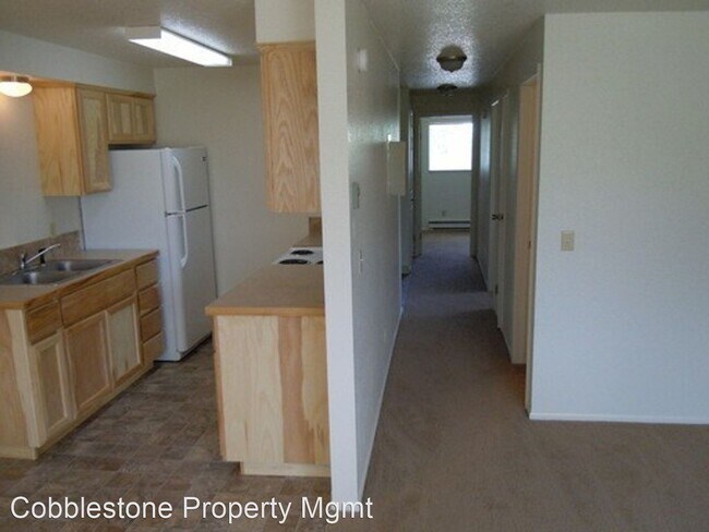 Building Photo - 2 br, 1 bath Apartment - 247 E 3rd St