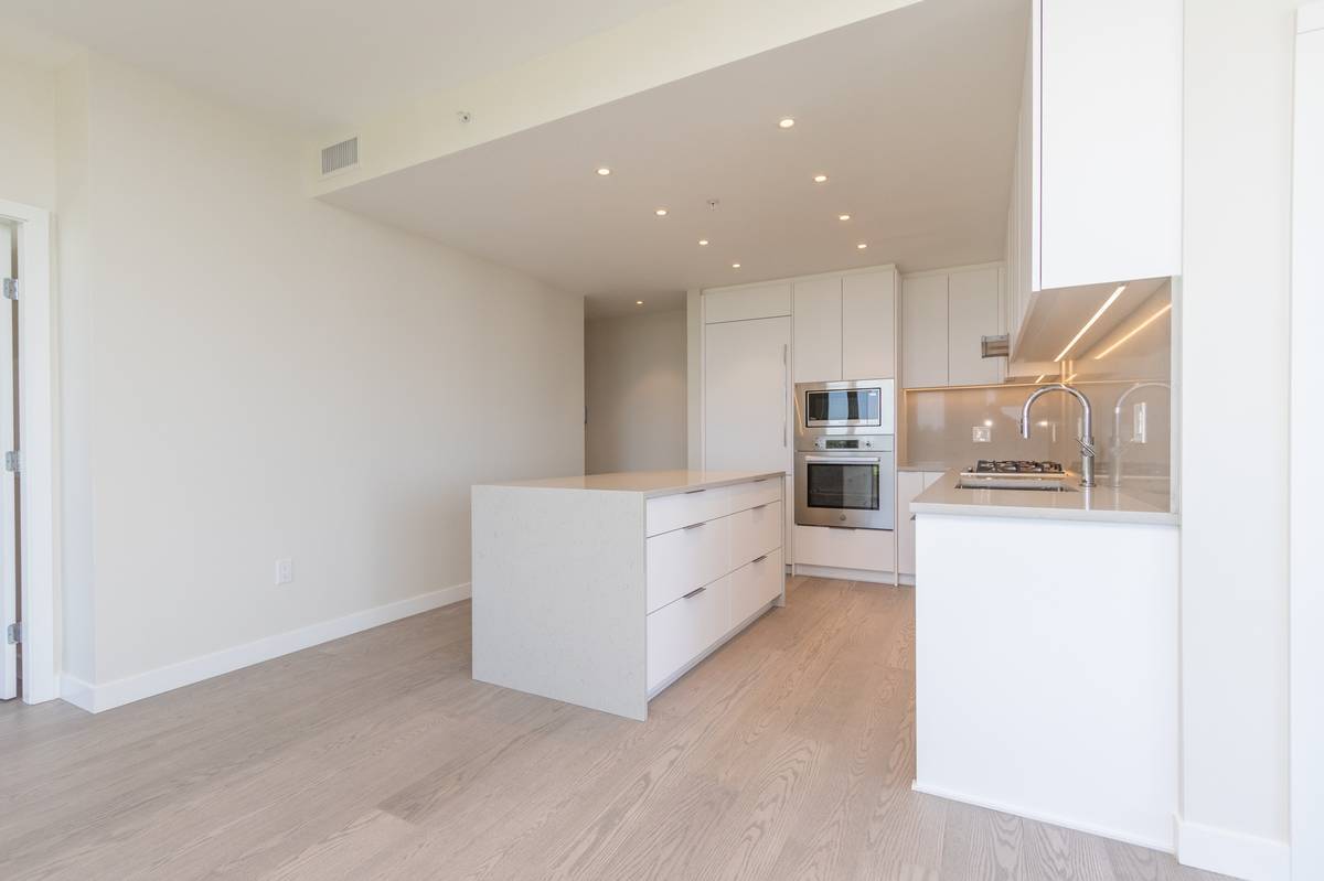 Kitchen - 6138 Birney Av