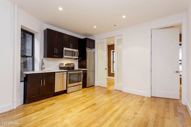 Foto del edificio - 4 br, 2 bath Duplex - 20 Vandam St