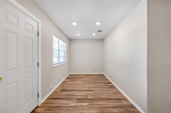 Foto del edificio - 1511 Casey Ln
