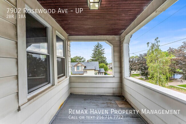 Foto del edificio - 7902 Rosewood Ave