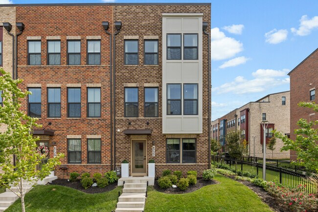 End Unit, Semi Detached - 4737 Towne Park Rd
