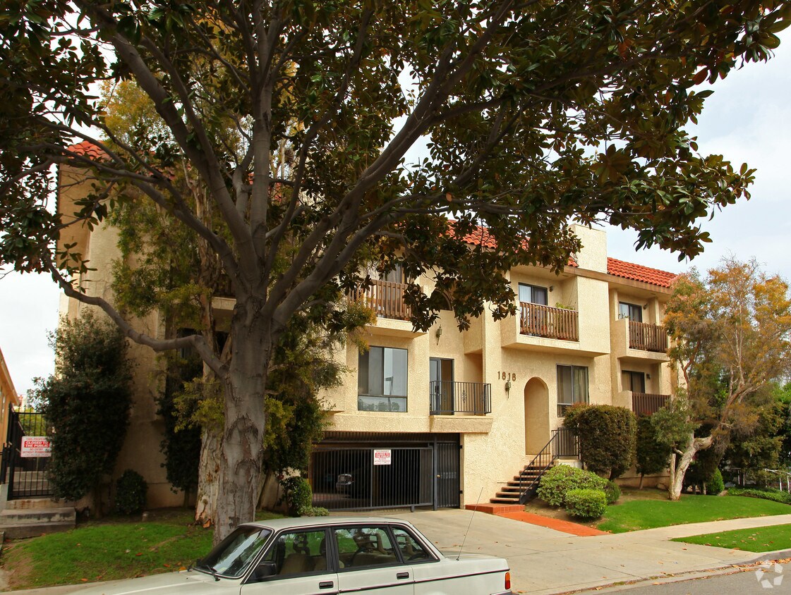 Building Photo - 1818 Stoner Ave