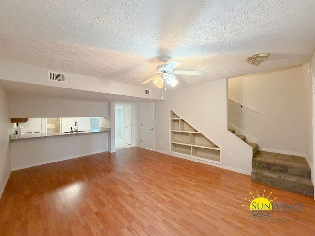 Building Photo - Great 2 Bedroom Townhouse in Fort Walton!