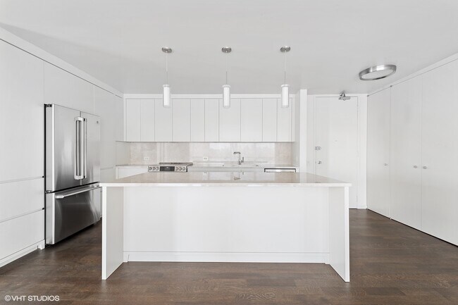 Building Photo - 330 W Diversey Pkwy